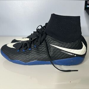 Men’s Nike Hypervenom indoor soccer shoes Size 11.5 Black / Blue Nikeskin
